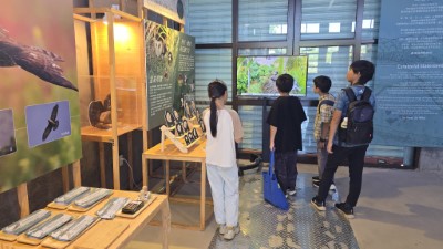 學生們在比賽後參觀「原來我們那麼近-猛禽生活主題展」 (2)